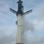 多角度看SpaceX星舰第三次发射瞬间：火箭携巨焰升空现场欢呼不断